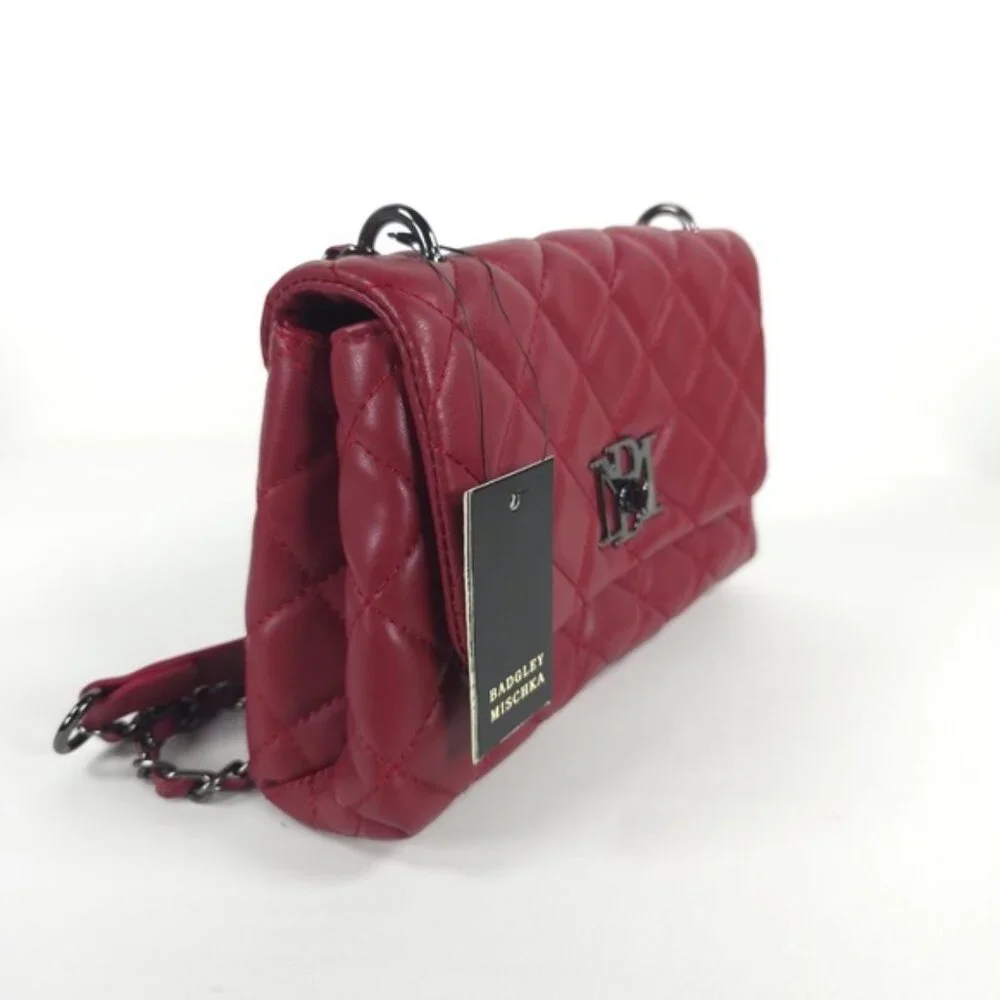 NWT BADGLEY MISCHKA DIAMOND RED VEGAN LEATHER QUILTED MESSENGER‎ BAG BMH-520